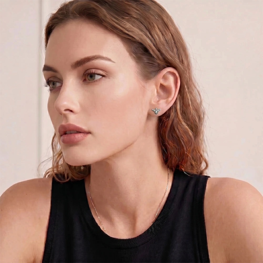 A Woman Wear a Titanium Bee threadless Labret Flat Back Stud Earrings-Tipiercing