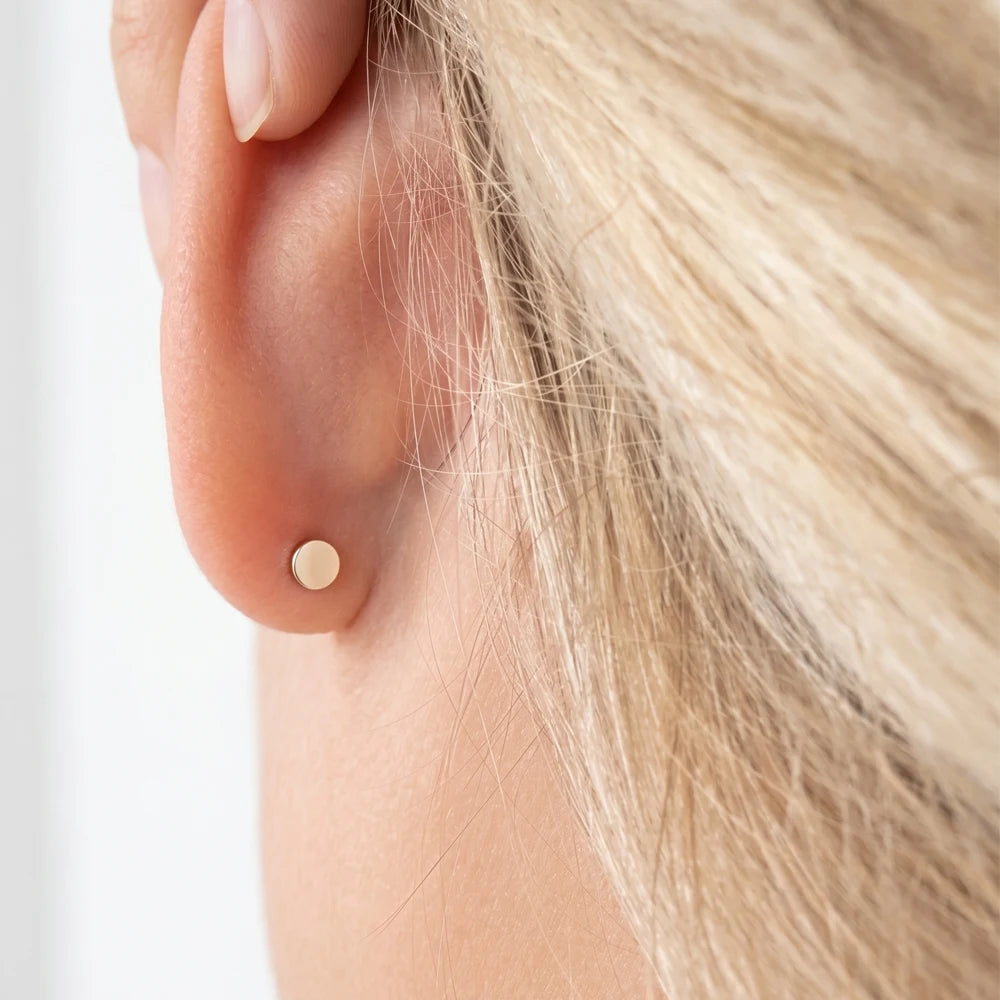 A Woman Wear a Titanium threadless Labret Flat Back Stud Earrings-back display-Tipiercing