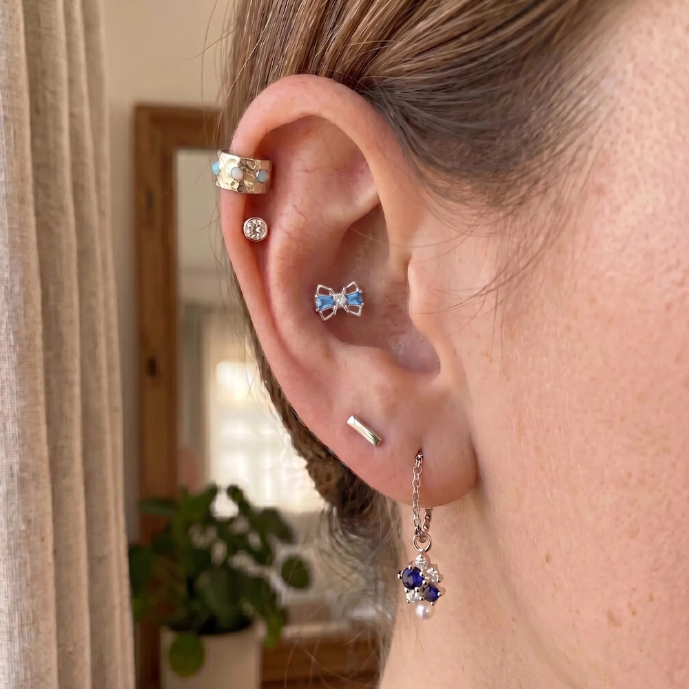 Titanium Cyber Bow Threadless Flat Back — Blue CZ for Conch Tipiercing